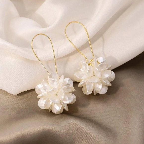 White Boho Flower Decor Drop Earrings - Picture 4 of 5